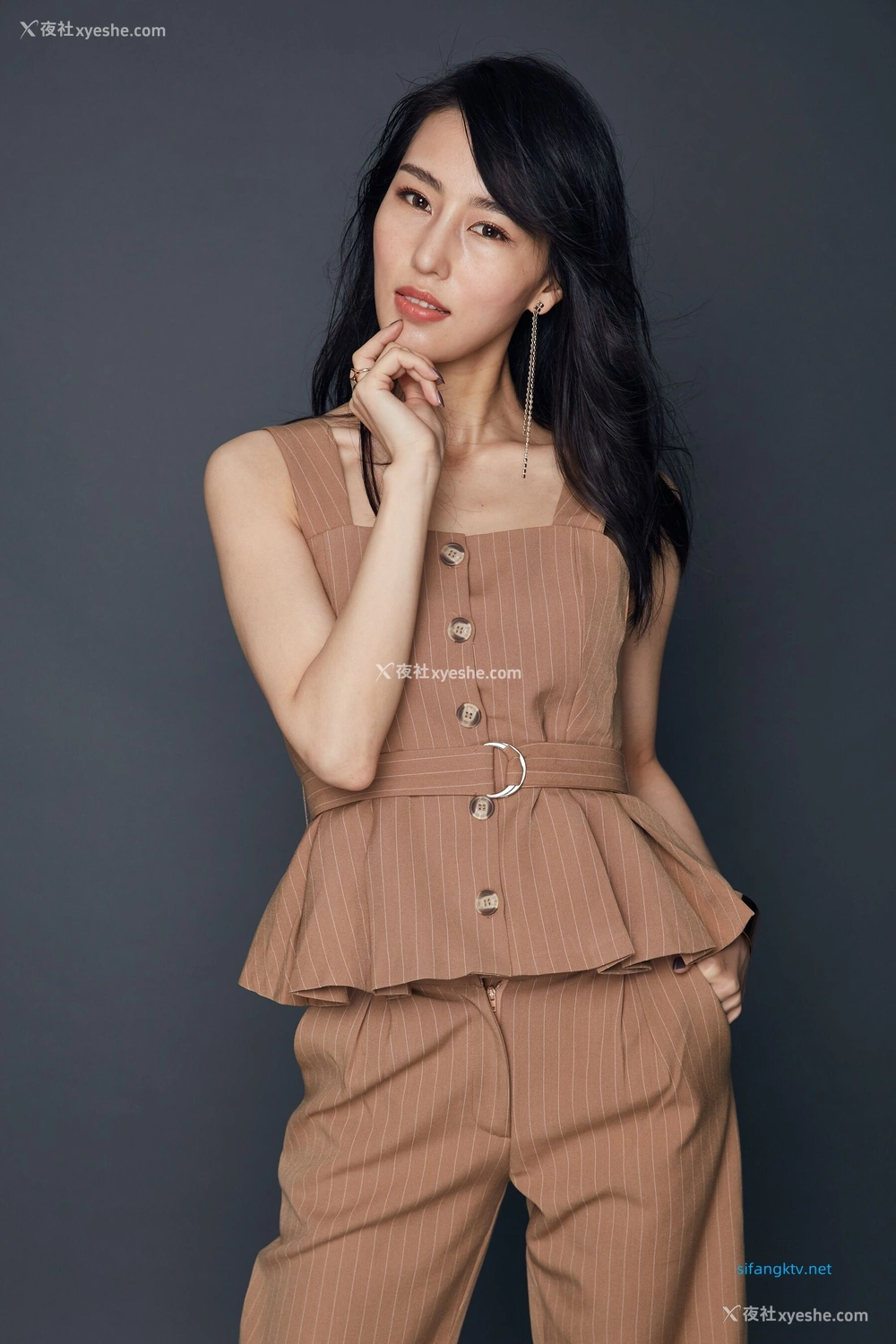 1P - 非诚勿扰女嘉宾邢星透点性感写真