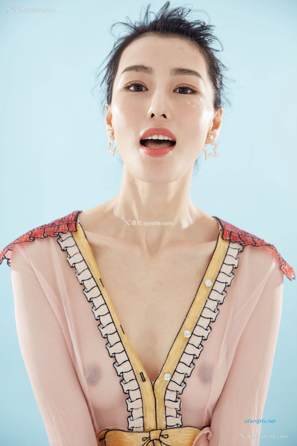 1P - 非诚勿扰女嘉宾邢星透点性感写真