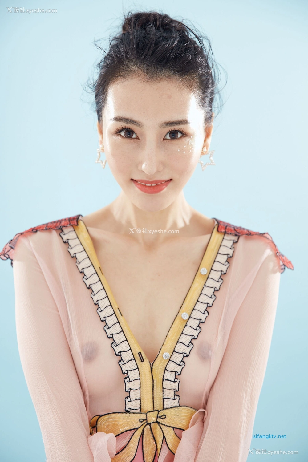 1P - 非诚勿扰女嘉宾邢星透点性感写真
