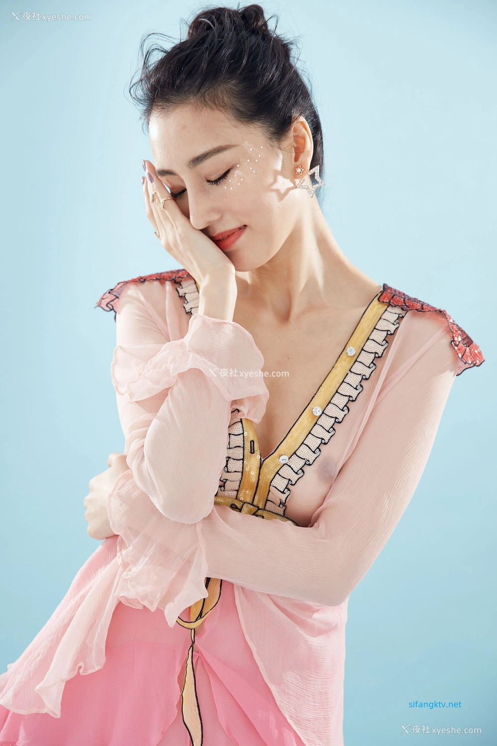 1P - 非诚勿扰女嘉宾邢星透点性感写真