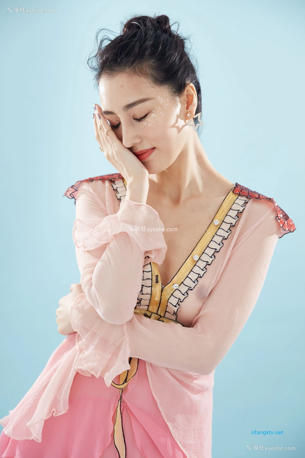 1P - 非诚勿扰女嘉宾邢星透点性感写真