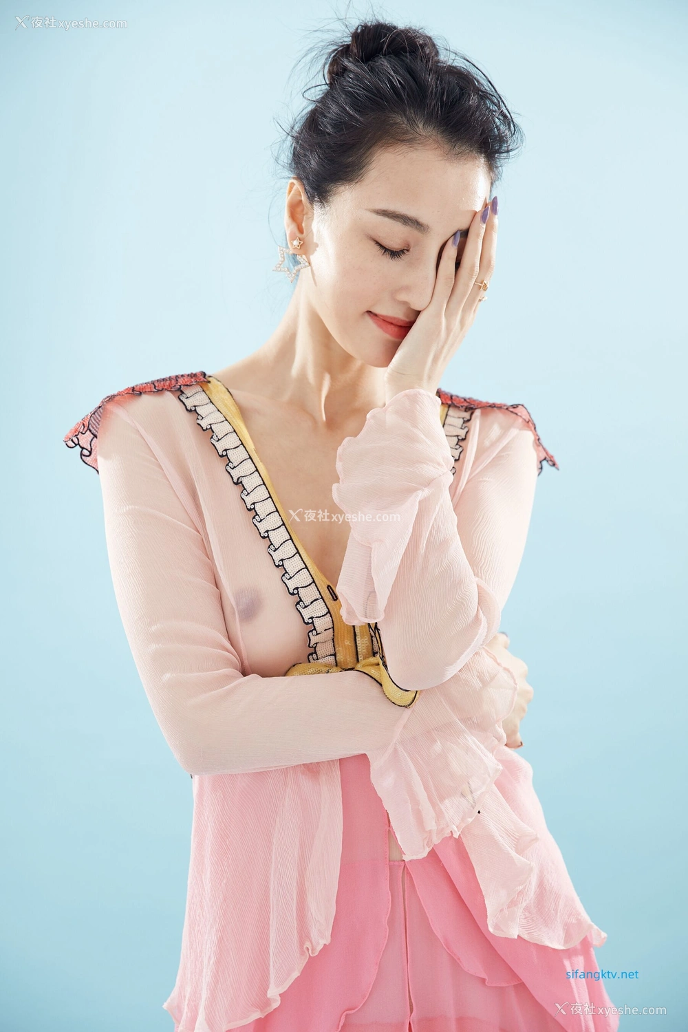 1P - 非诚勿扰女嘉宾邢星透点性感写真