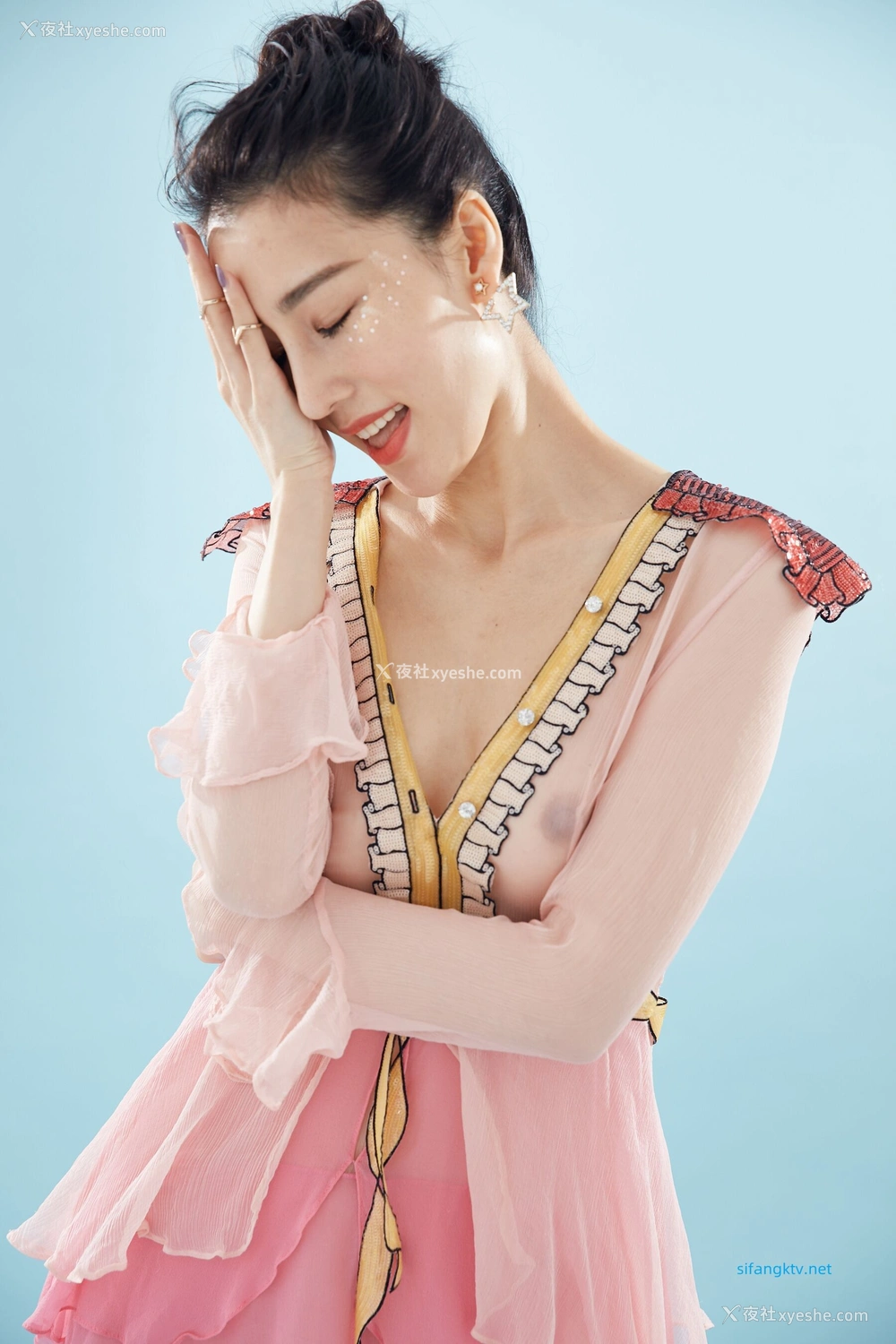1P - 非诚勿扰女嘉宾邢星透点性感写真