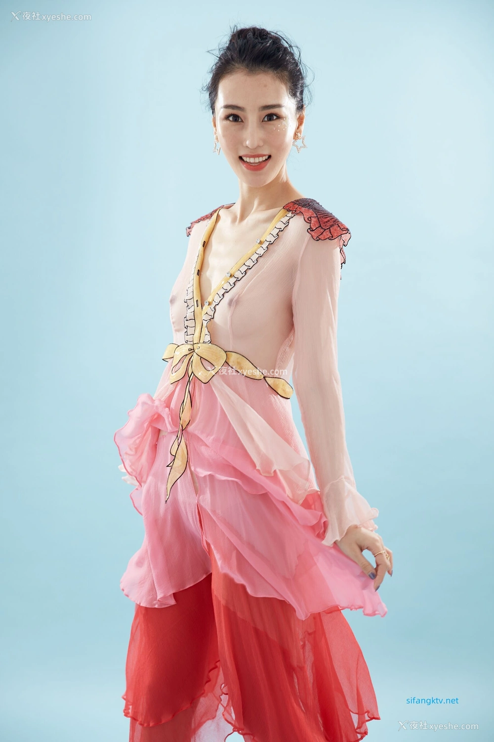 1P - 非诚勿扰女嘉宾邢星透点性感写真