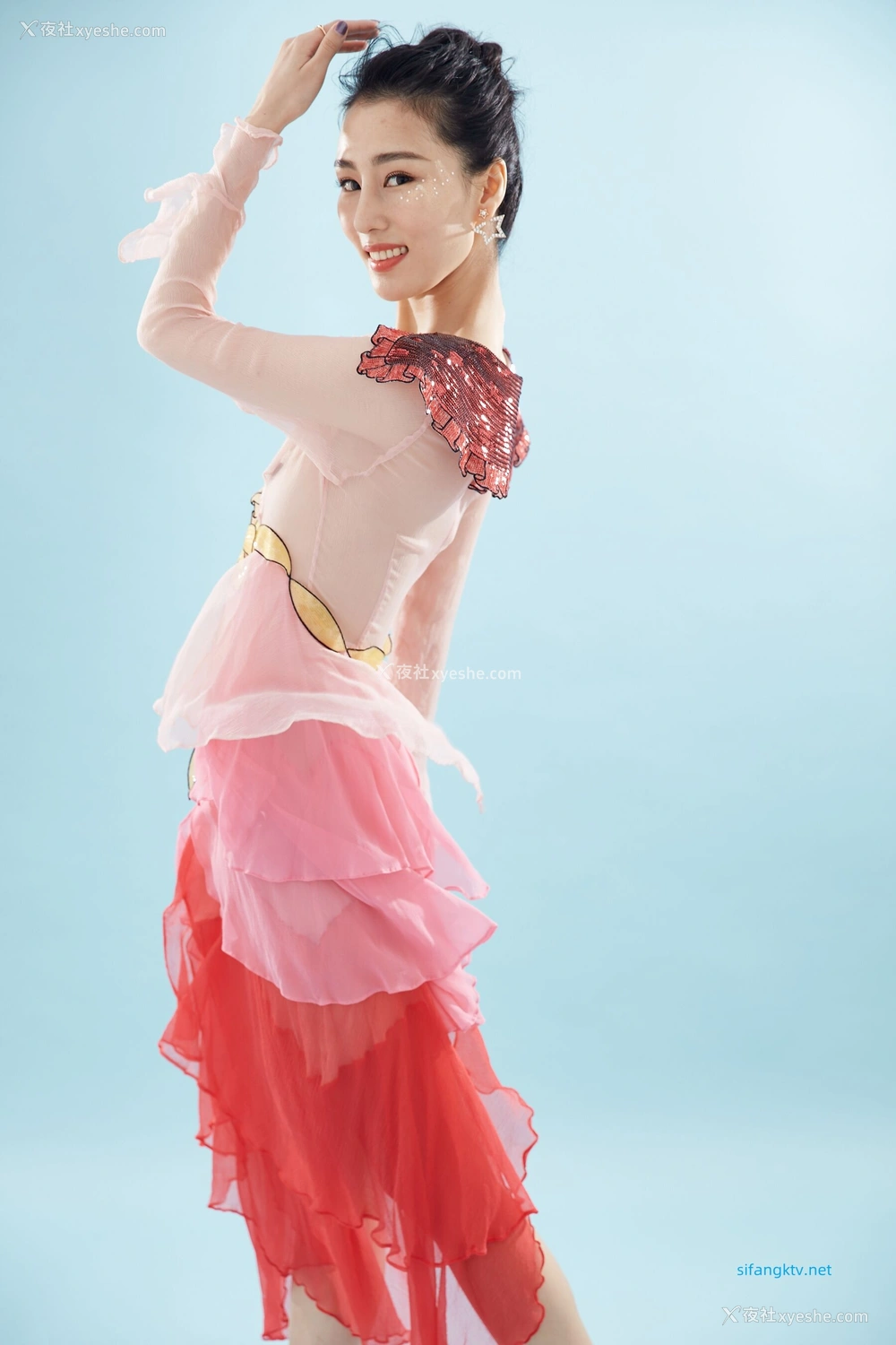 1P - 非诚勿扰女嘉宾邢星透点性感写真