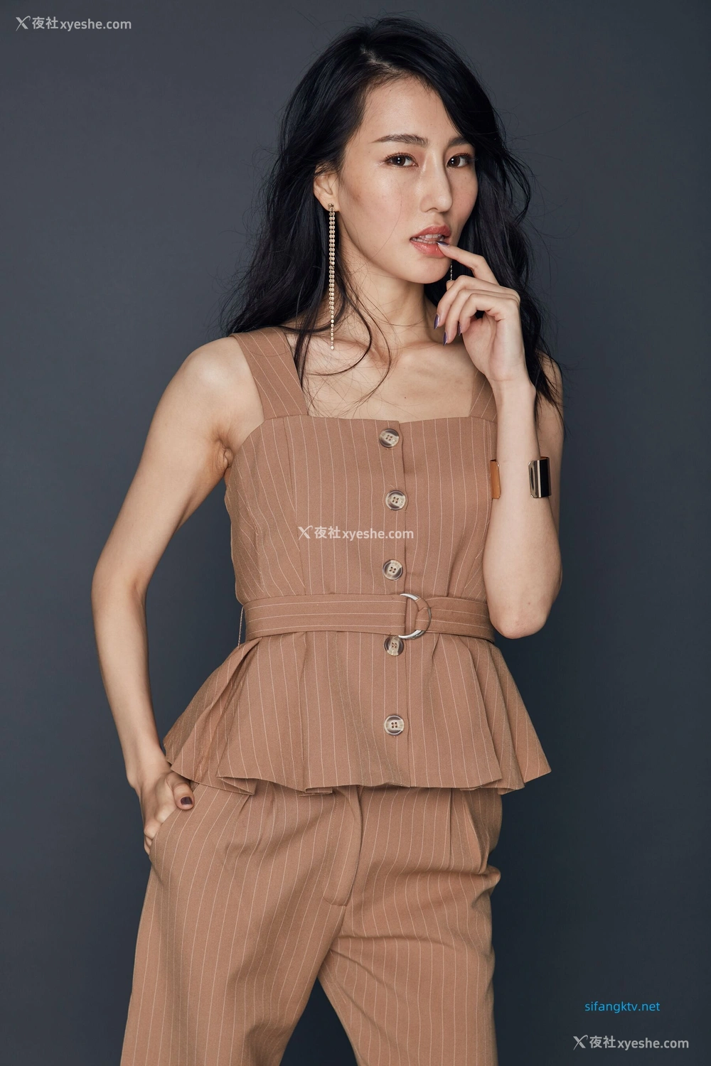 1P - 非诚勿扰女嘉宾邢星透点性感写真