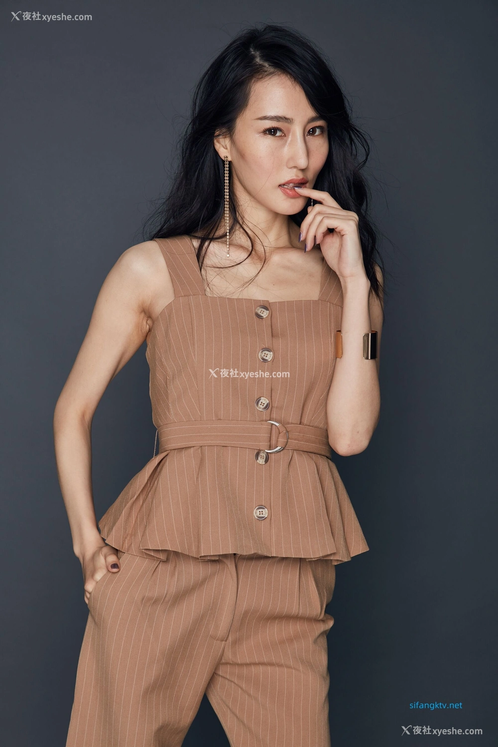 1P - 非诚勿扰女嘉宾邢星透点性感写真