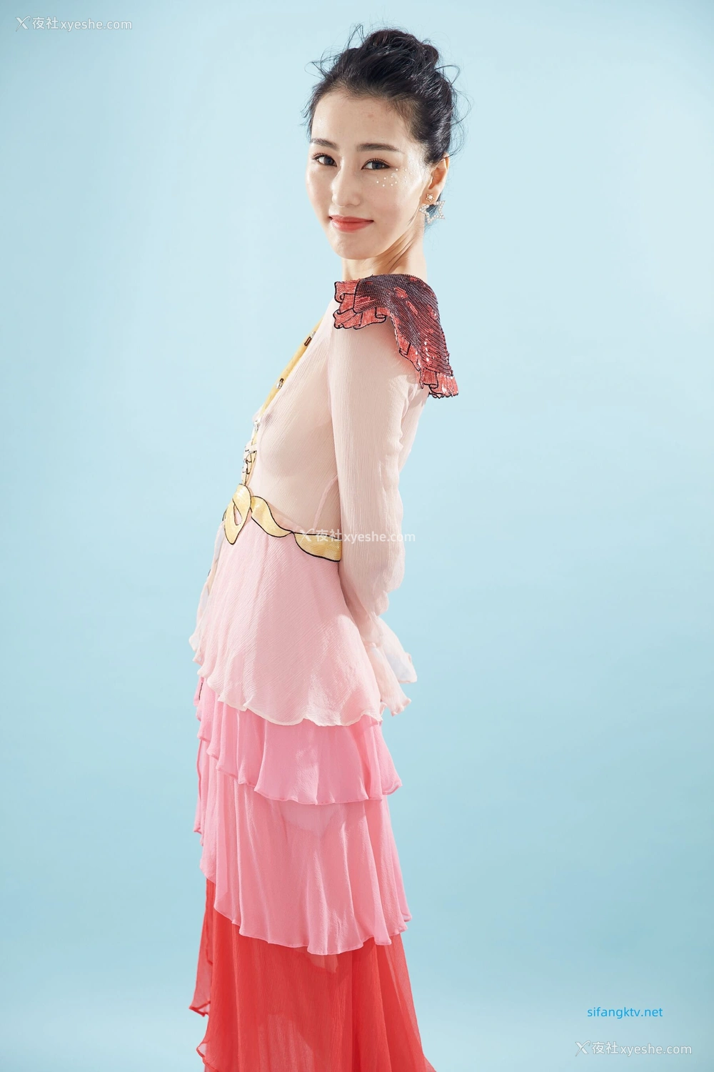 1P - 非诚勿扰女嘉宾邢星透点性感写真
