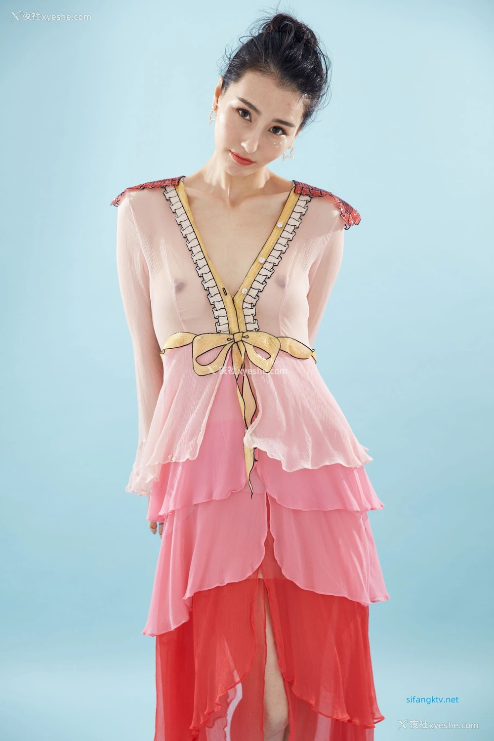 1P - 非诚勿扰女嘉宾邢星透点性感写真