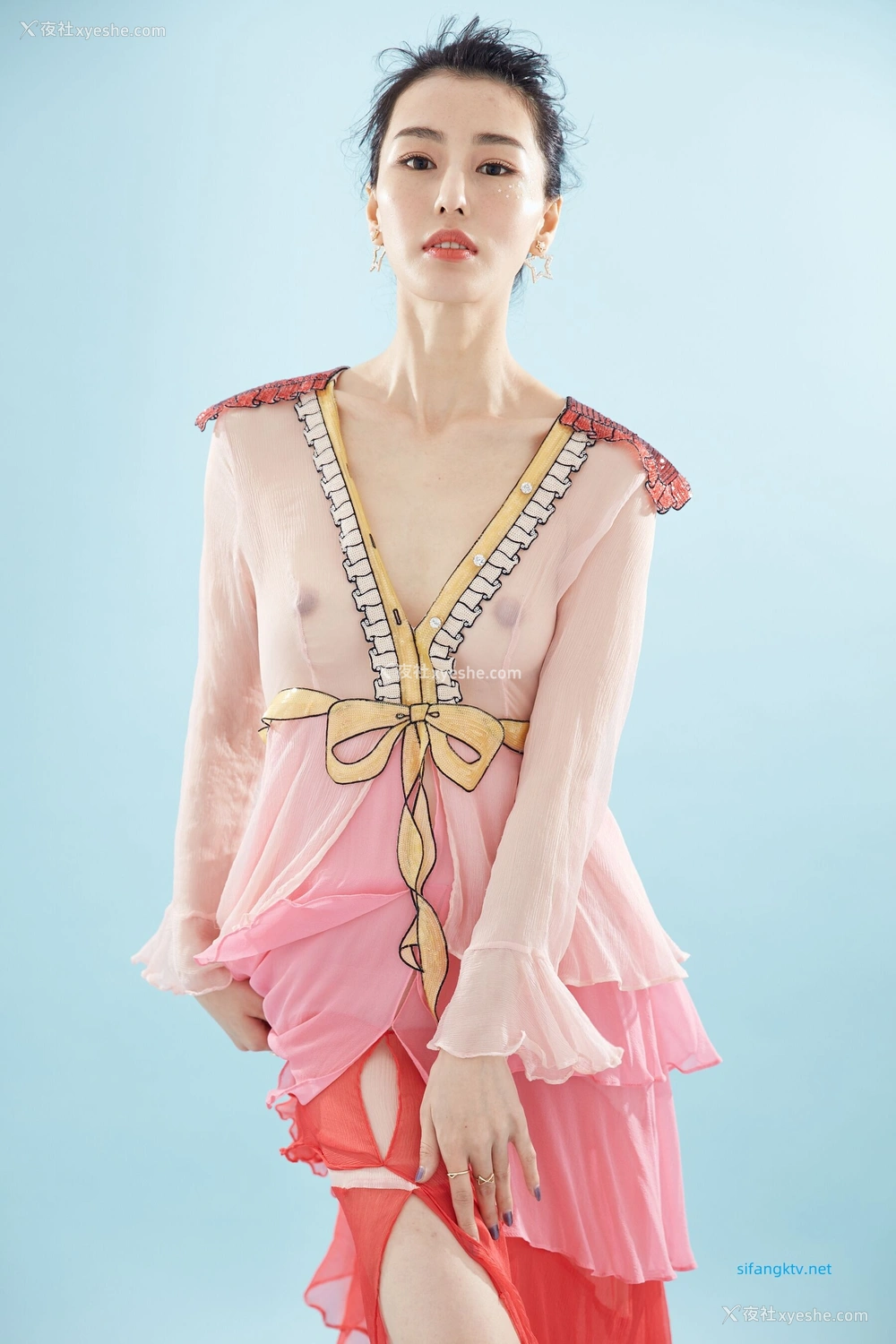 1P - 非诚勿扰女嘉宾邢星透点性感写真