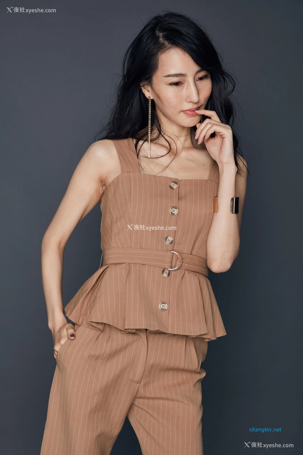 1P - 非诚勿扰女嘉宾邢星透点性感写真