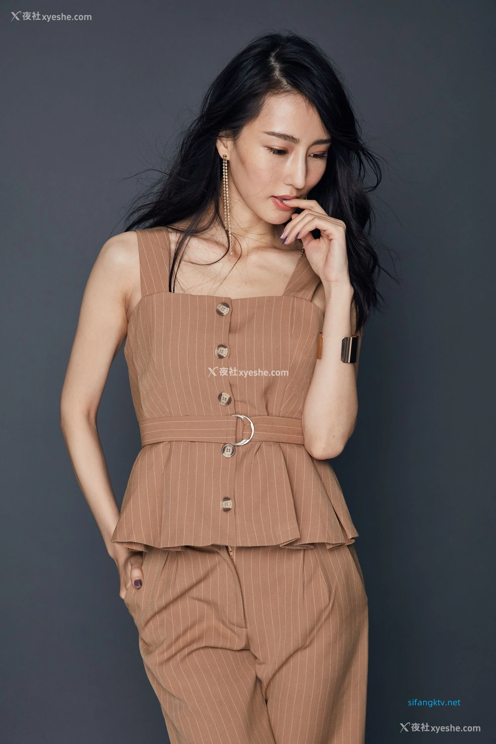 1P - 非诚勿扰女嘉宾邢星透点性感写真