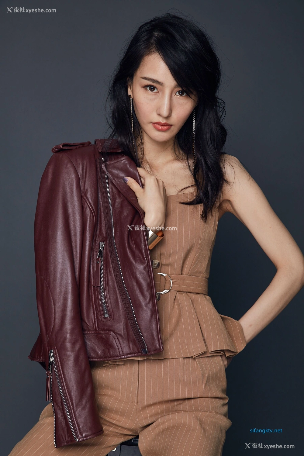 1P - 非诚勿扰女嘉宾邢星透点性感写真