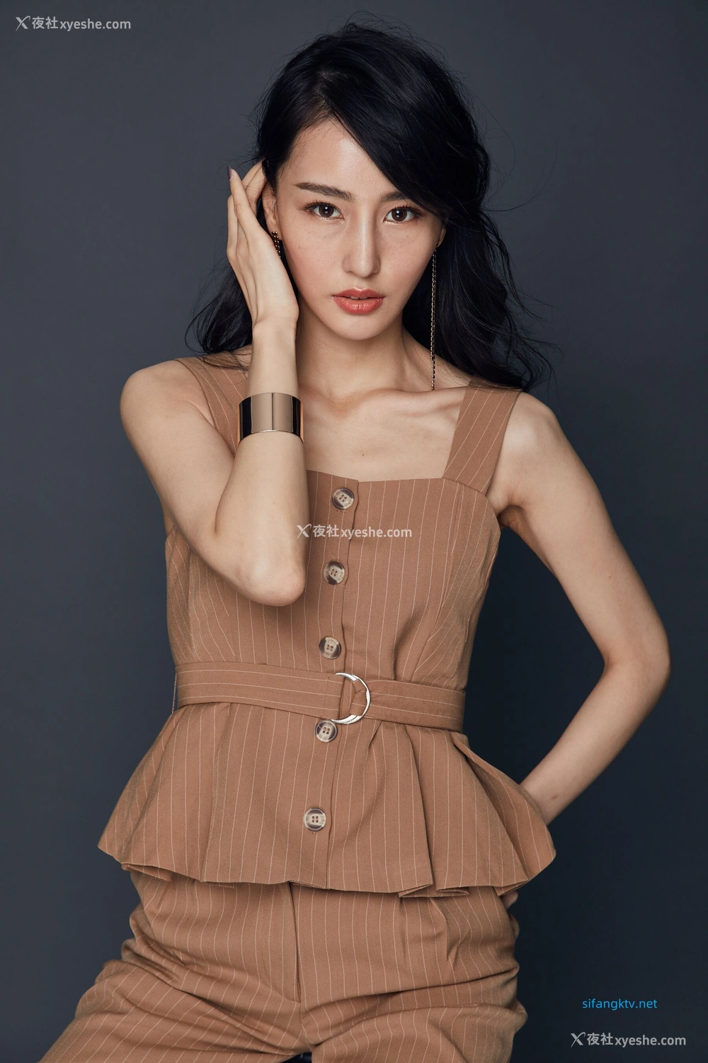 1P - 非诚勿扰女嘉宾邢星透点性感写真