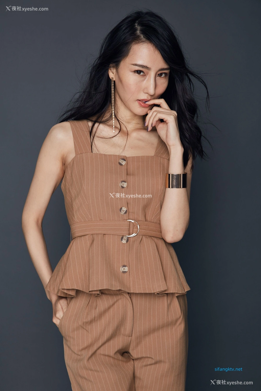 1P - 非诚勿扰女嘉宾邢星透点性感写真