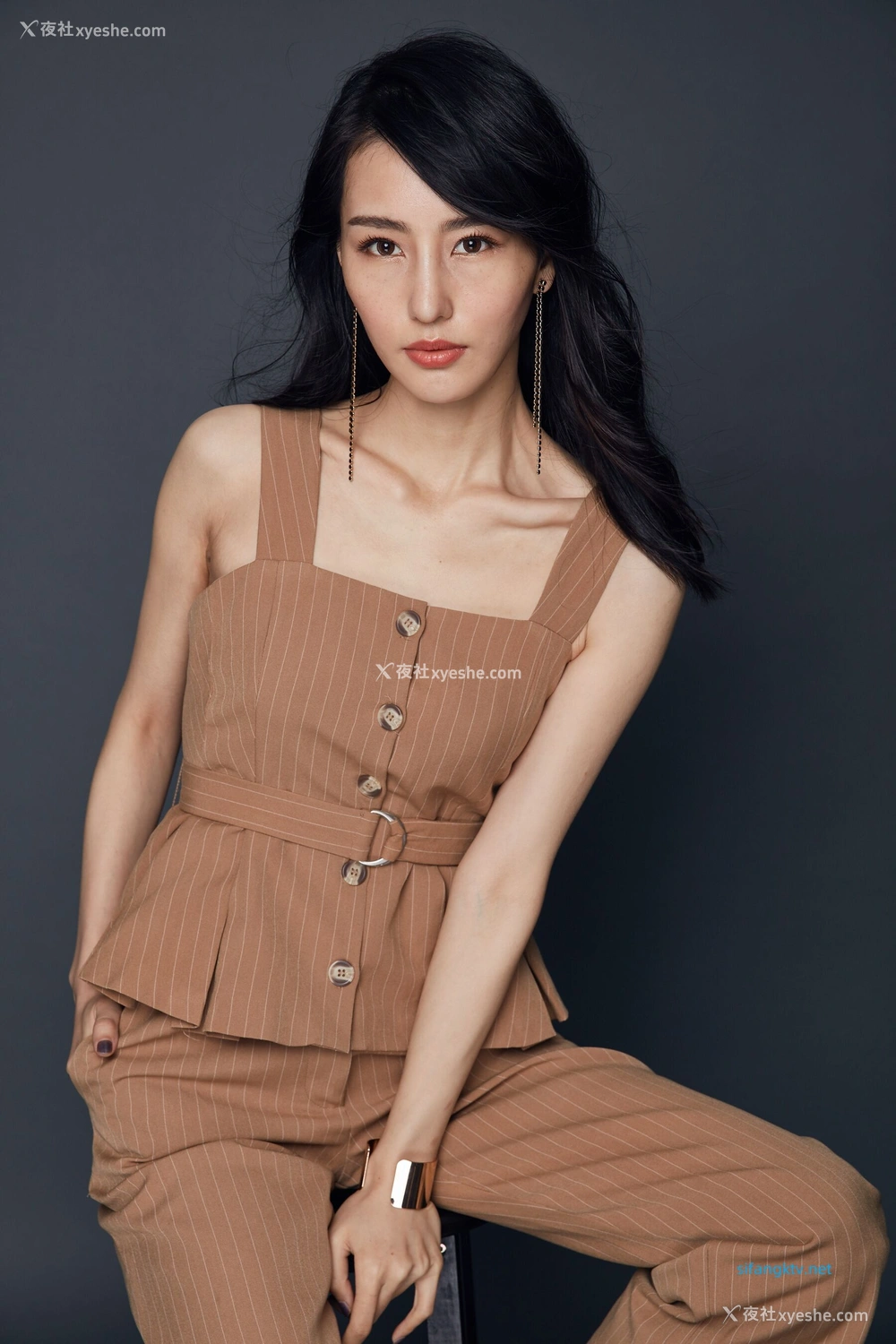 1P - 非诚勿扰女嘉宾邢星透点性感写真