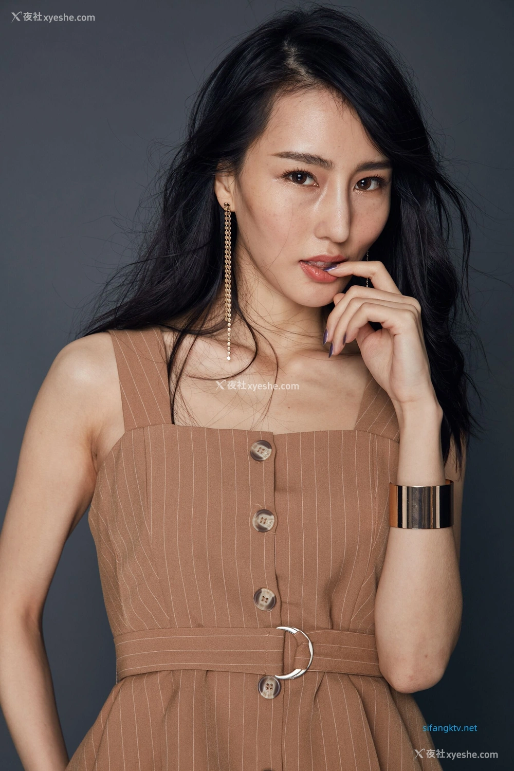 1P - 非诚勿扰女嘉宾邢星透点性感写真