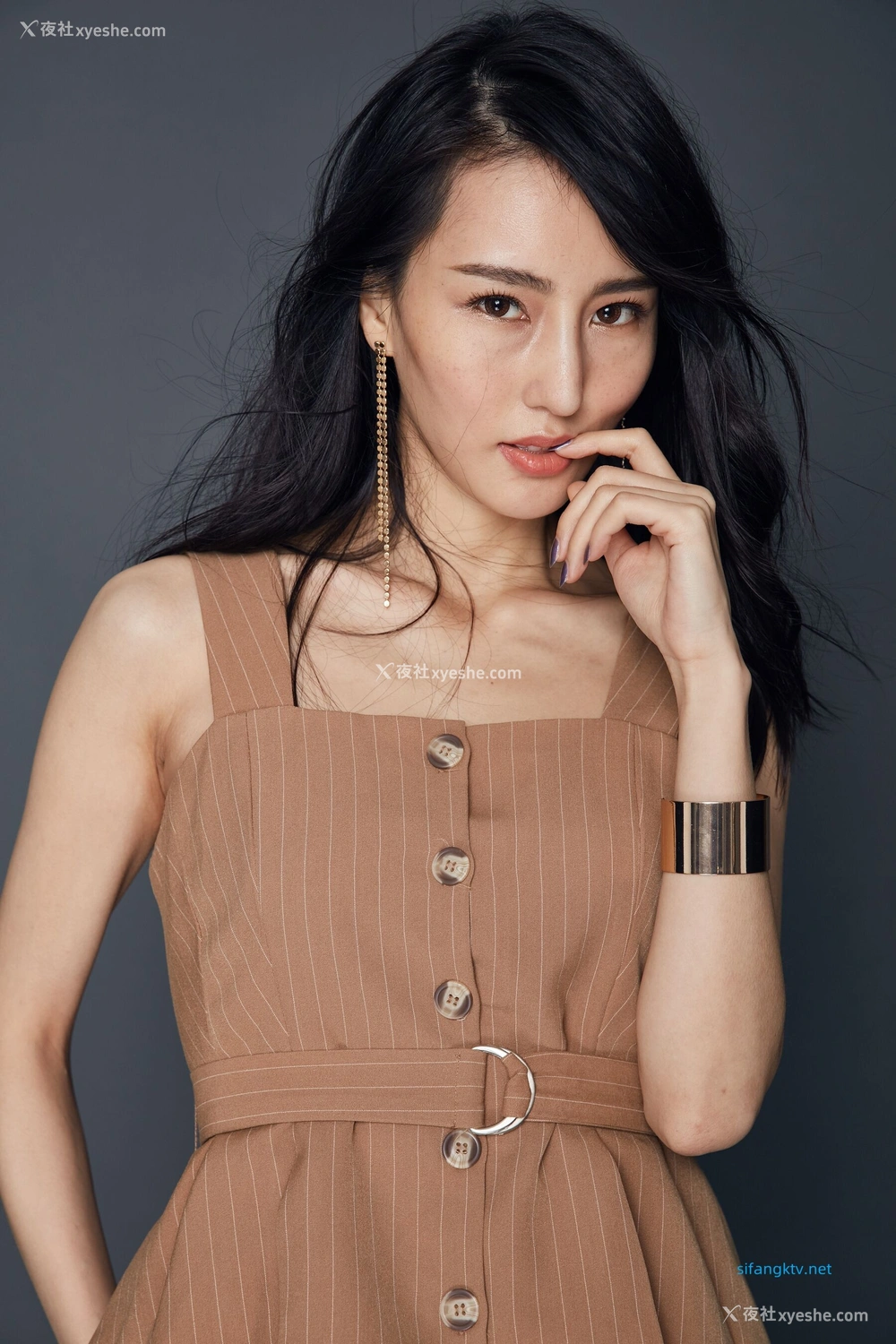 1P - 非诚勿扰女嘉宾邢星透点性感写真