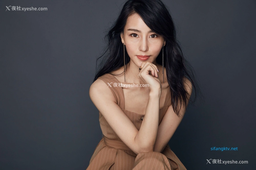 1P - 非诚勿扰女嘉宾邢星透点性感写真
