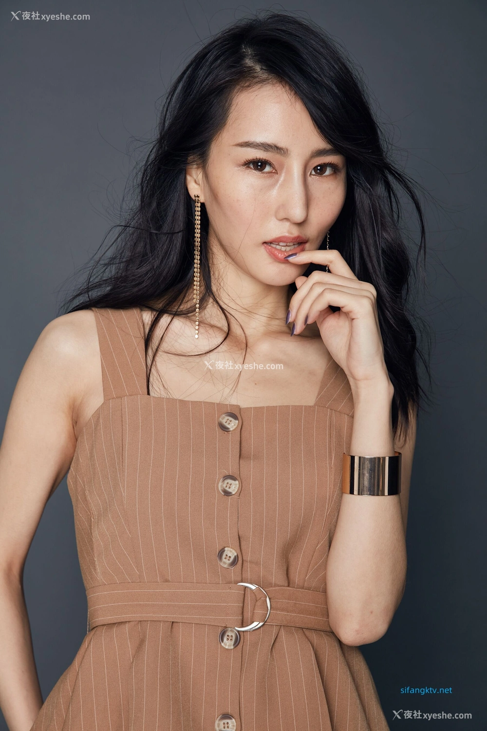 1P - 非诚勿扰女嘉宾邢星透点性感写真