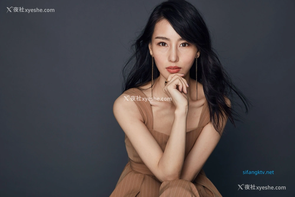1P - 非诚勿扰女嘉宾邢星透点性感写真