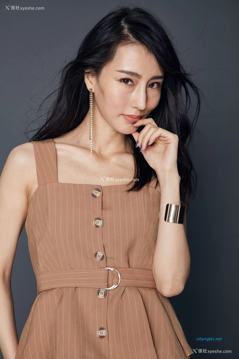 1P - 非诚勿扰女嘉宾邢星透点性感写真