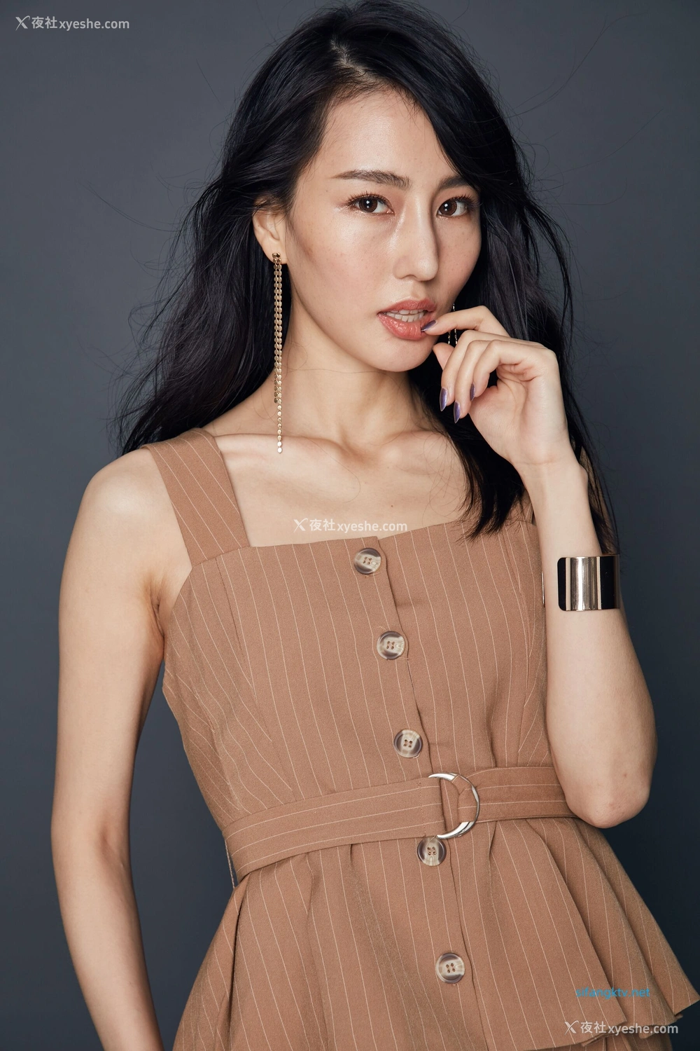1P - 非诚勿扰女嘉宾邢星透点性感写真