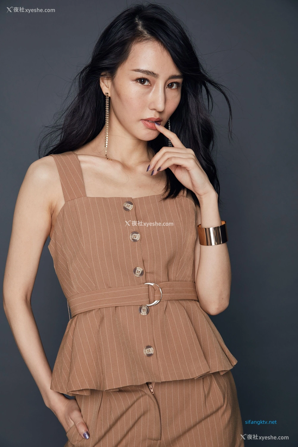 1P - 非诚勿扰女嘉宾邢星透点性感写真