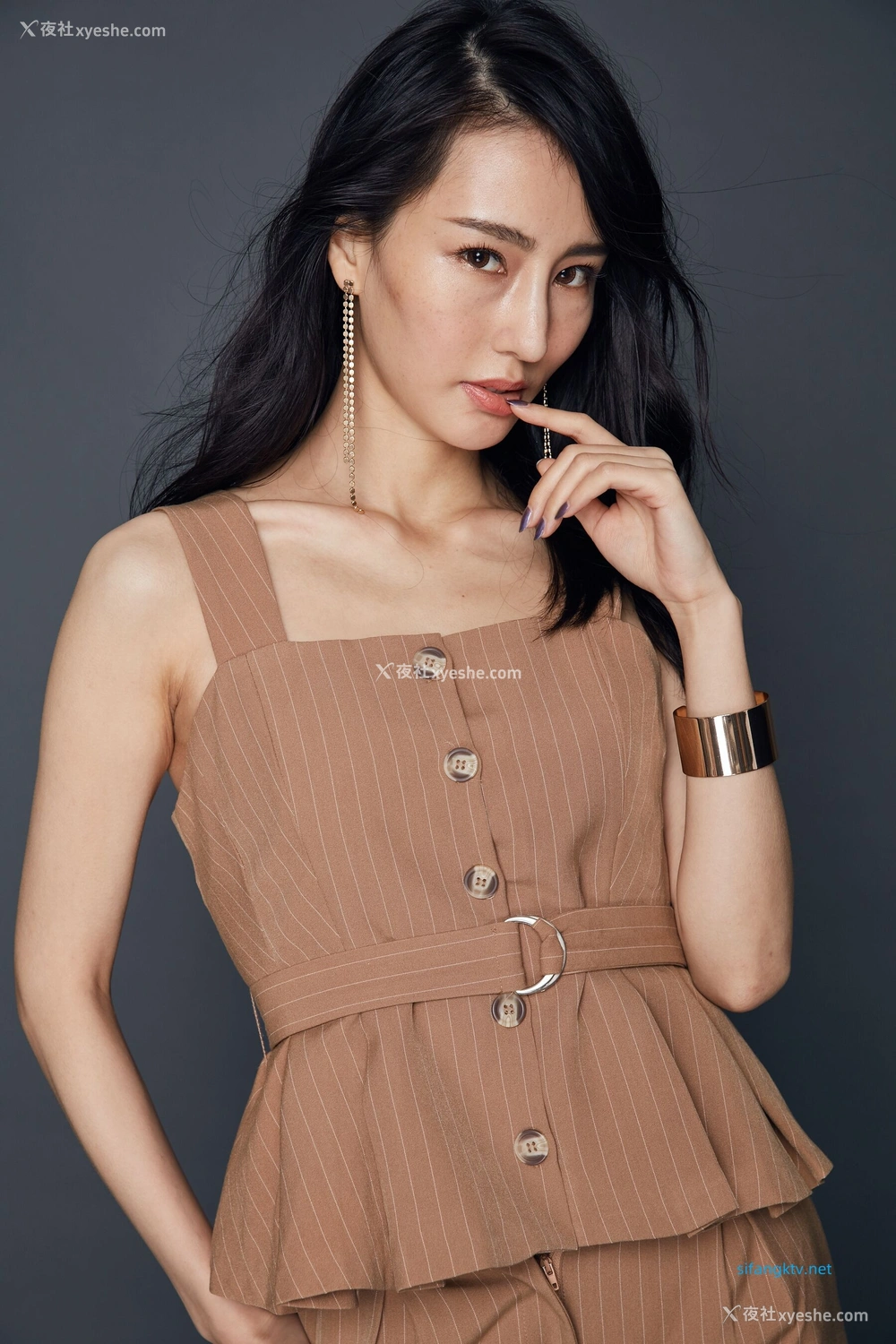1P - 非诚勿扰女嘉宾邢星透点性感写真