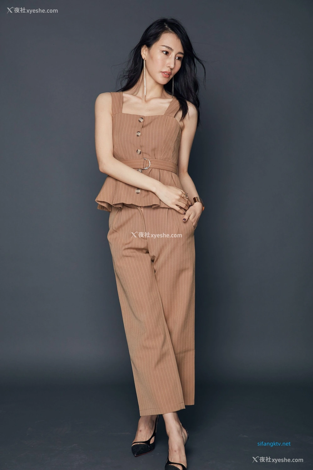 1P - 非诚勿扰女嘉宾邢星透点性感写真