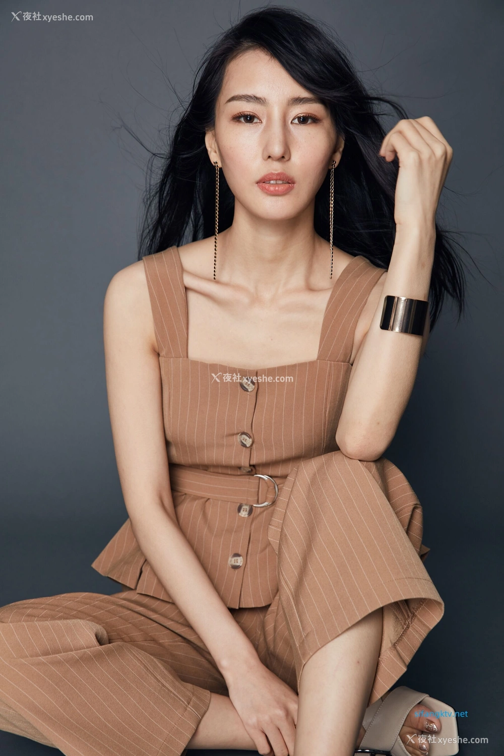 1P - 非诚勿扰女嘉宾邢星透点性感写真