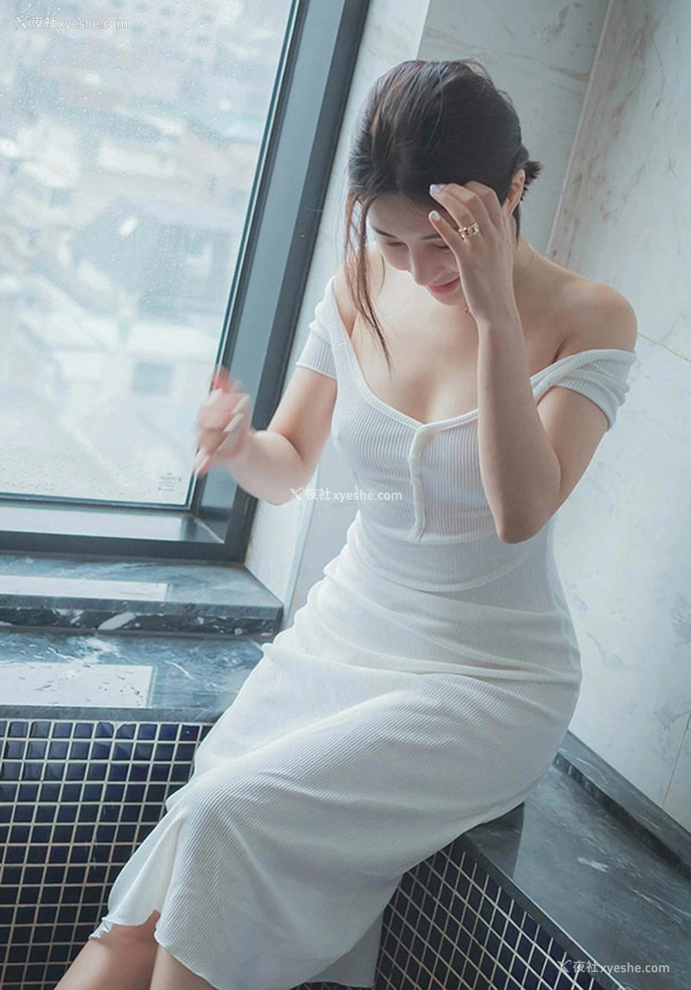 1P - 优雅熟女Dohee白色针织长裙尺度福利