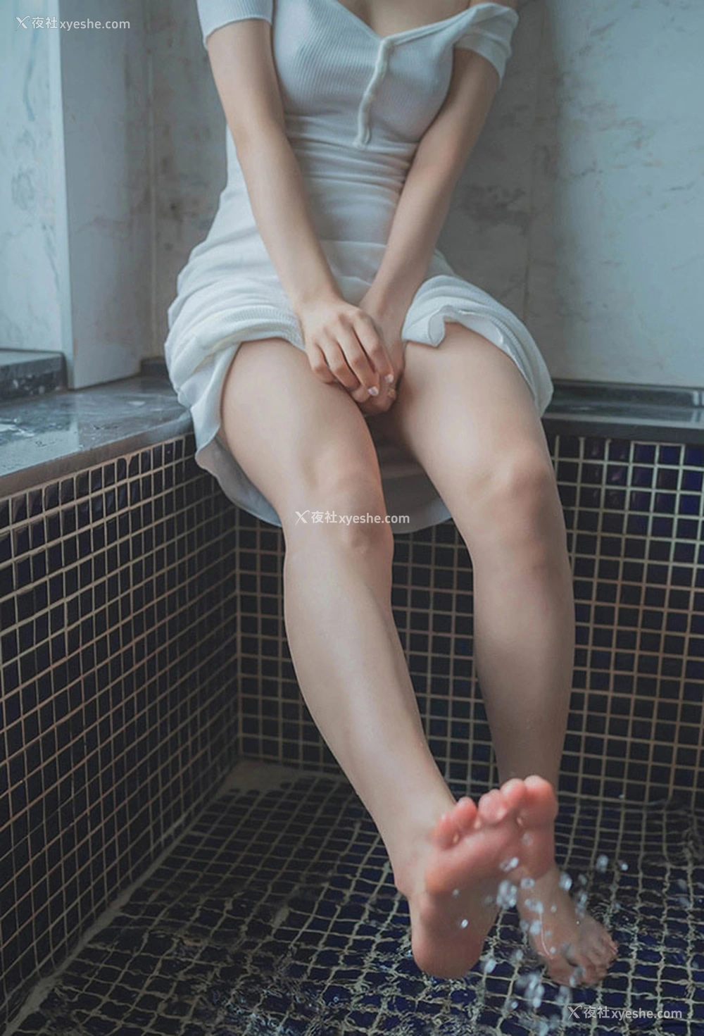 1P - 优雅熟女Dohee白色针织长裙尺度福利
