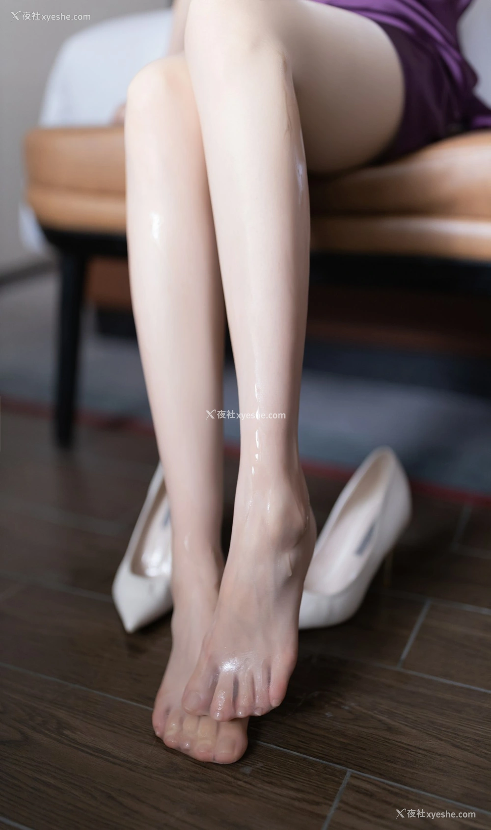 1P - 鱼子酱Fish – 内部私购尺度写真紫色
