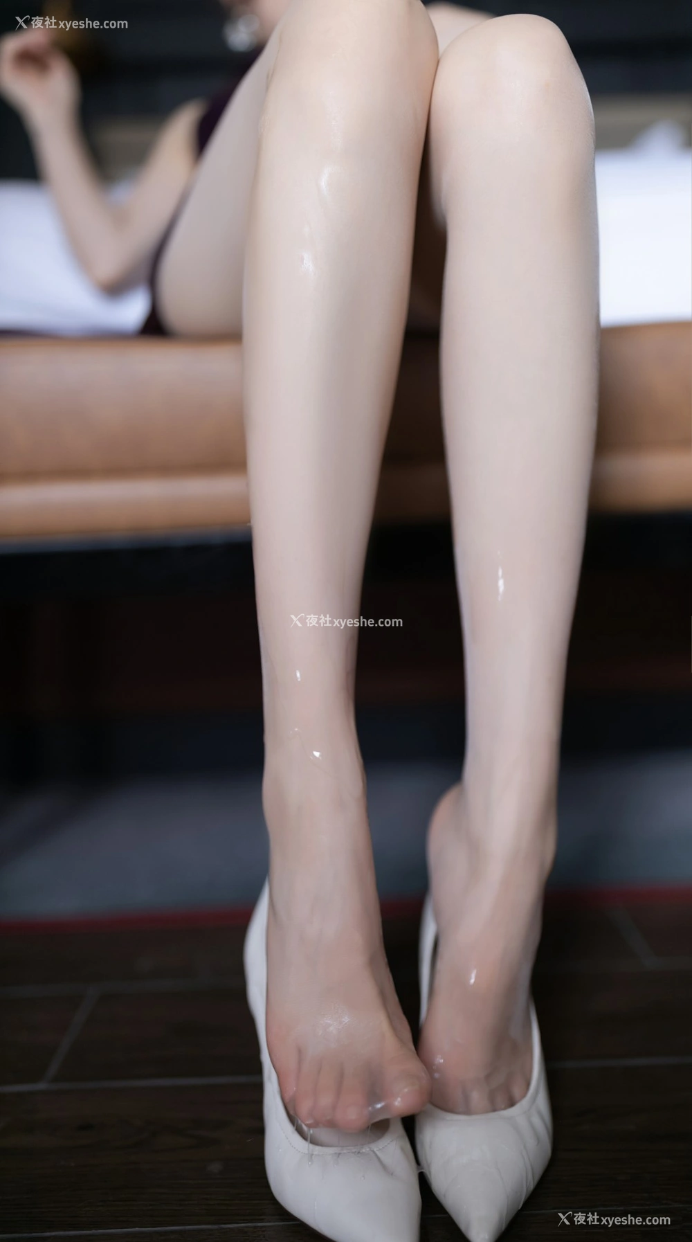 1P - 鱼子酱Fish – 内部私购尺度写真紫色