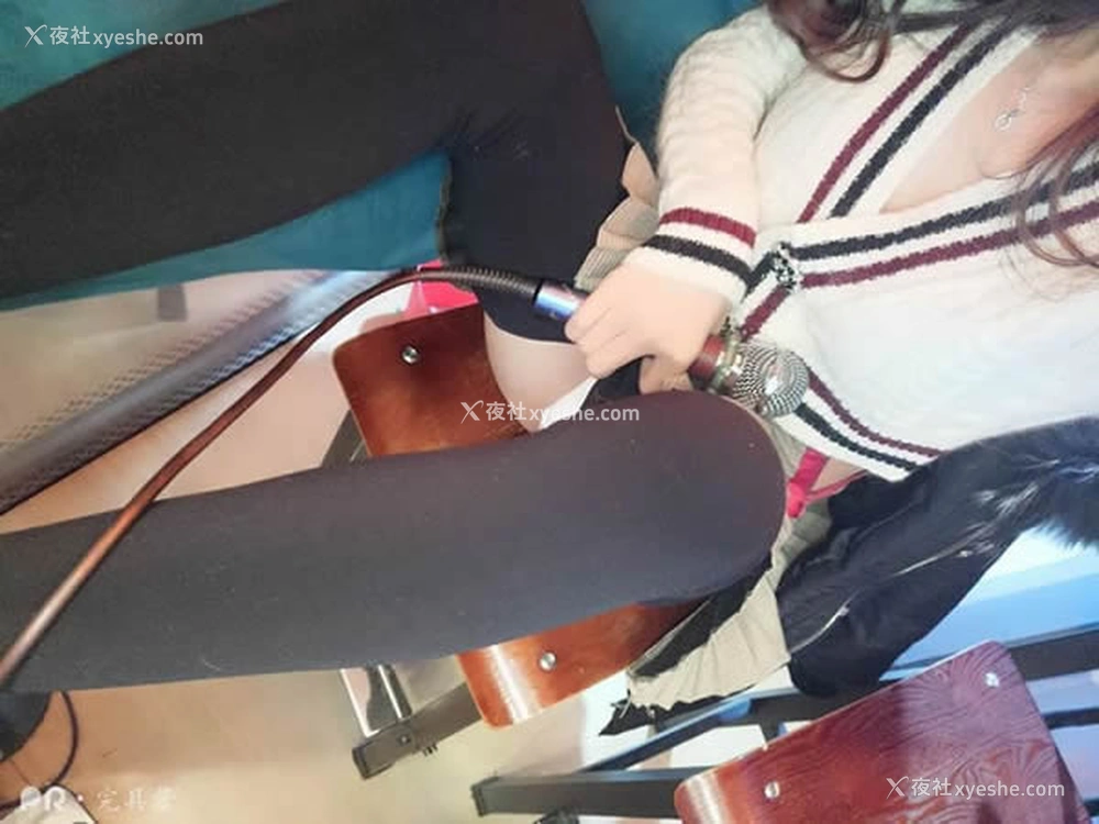 1P - 极品微博红人完具少女最新无圣光人体套图