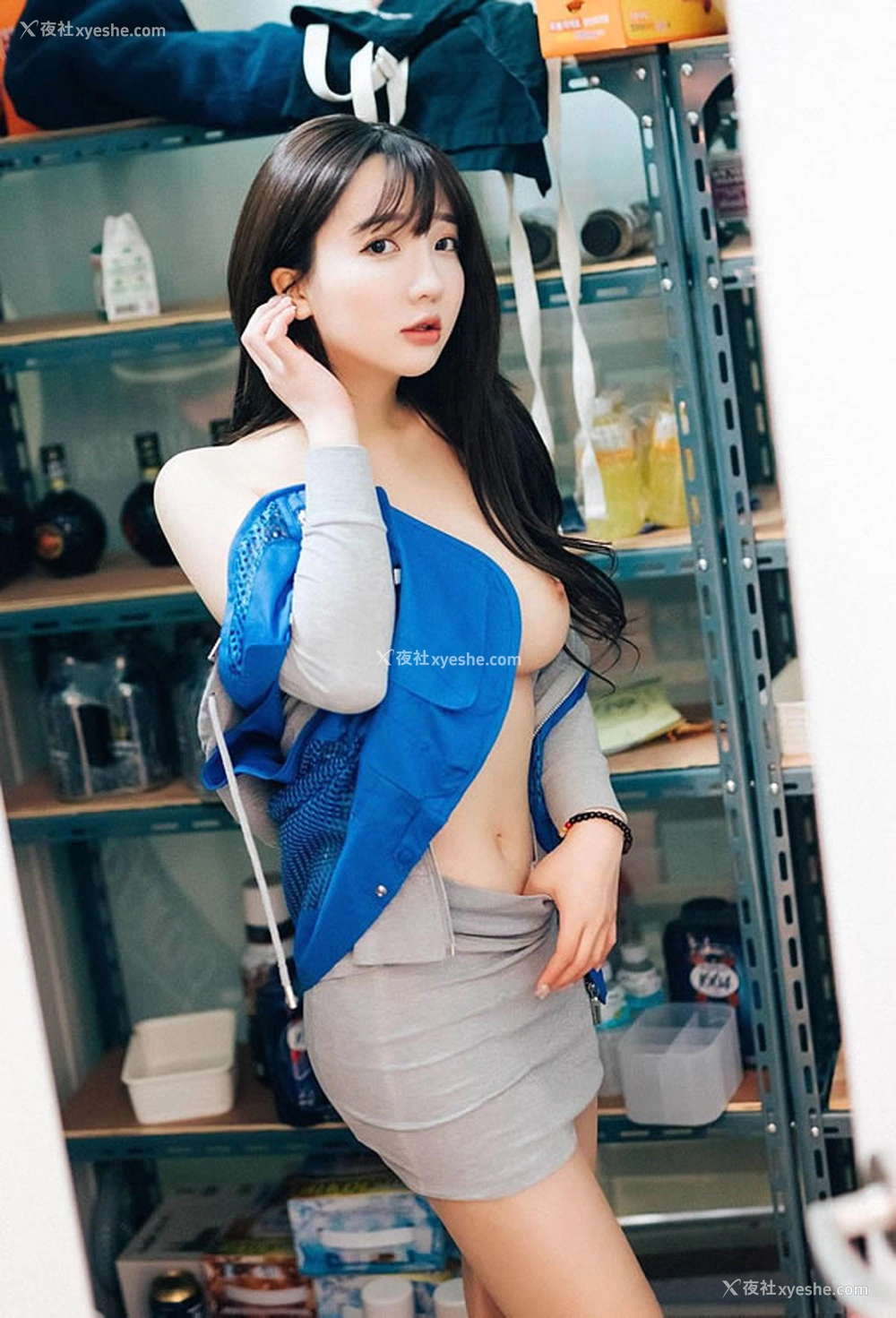 1P - 粉嫩小美女Son Ye-Eun超市工作服完美露出