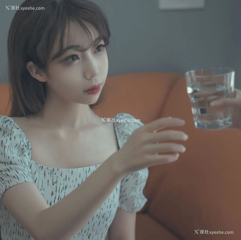 1P - 网红小姐姐杏仁曲奇 – 反差表姐