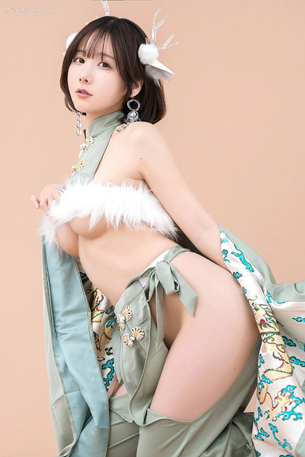 1P - 高颜值御姐Kenken辰龙拜年诱惑私拍