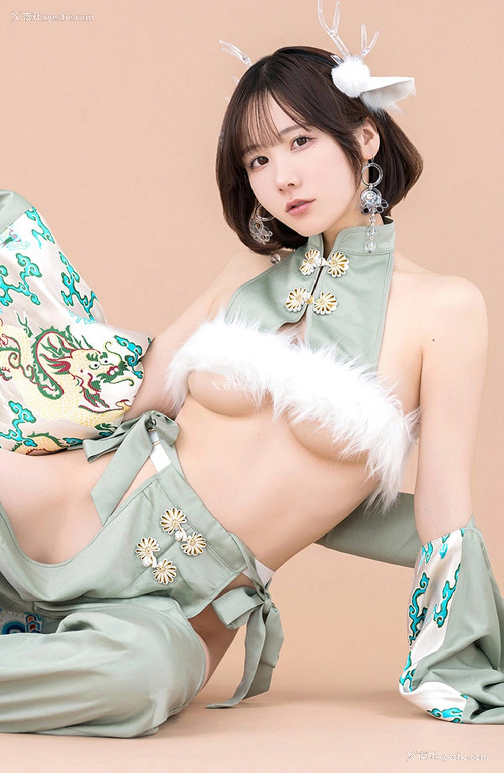 1P - 高颜值御姐Kenken辰龙拜年诱惑私拍
