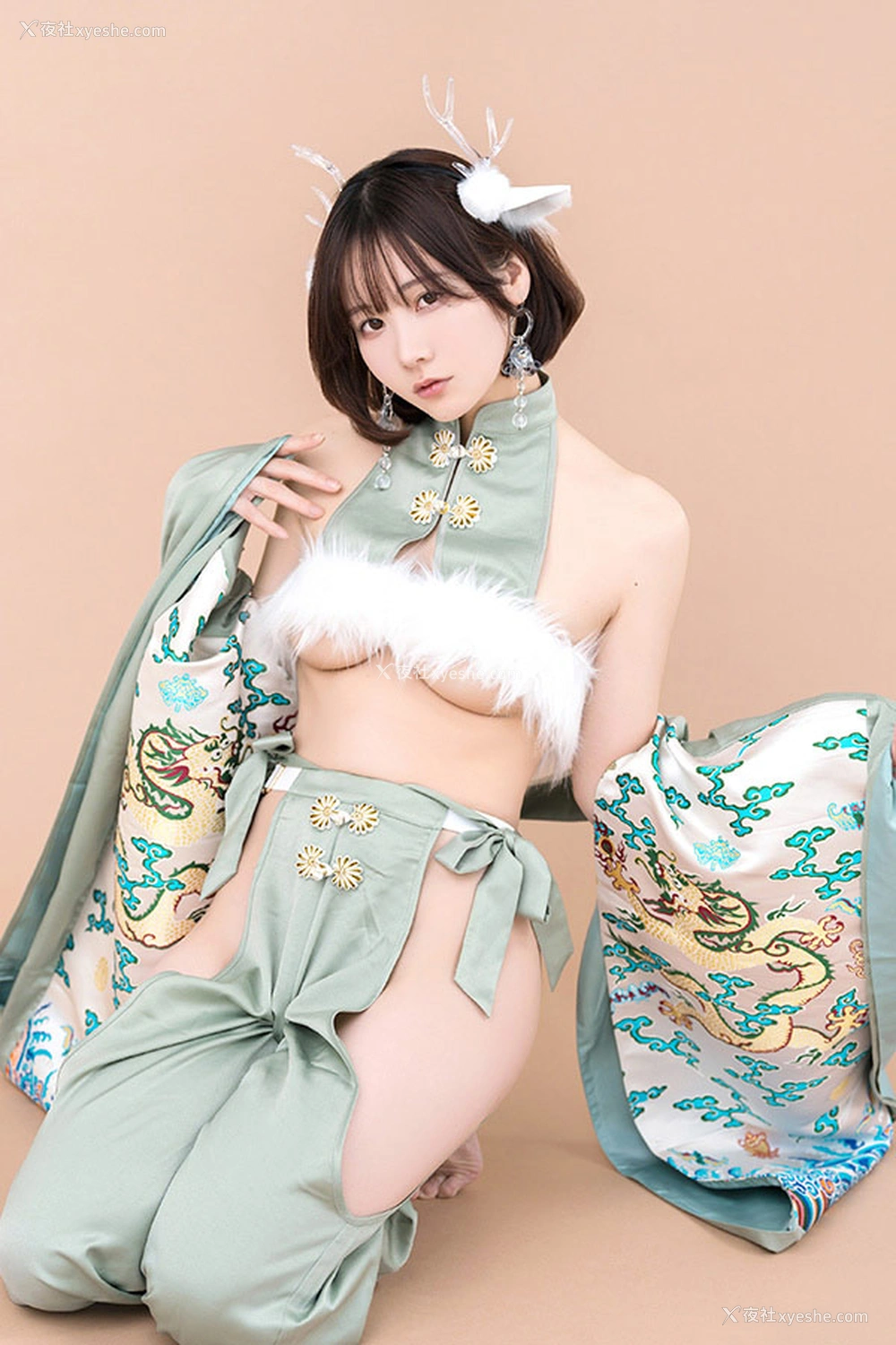 1P - 高颜值御姐Kenken辰龙拜年诱惑私拍
