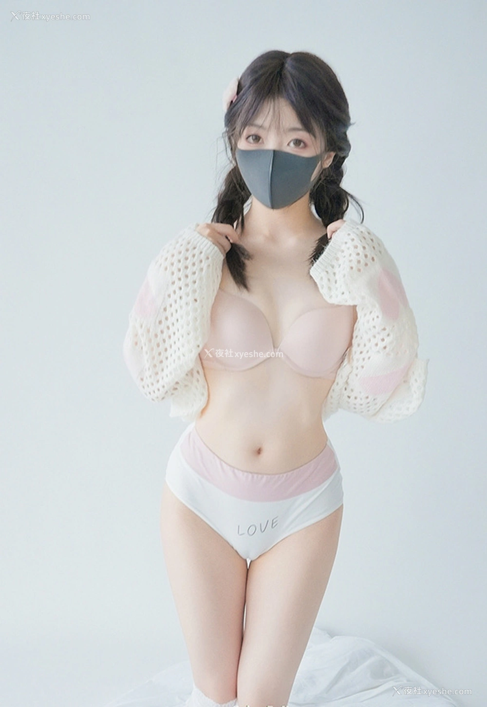 1P - 极品HongKong Doll玩偶姐姐 镂空粉嫩毛衣