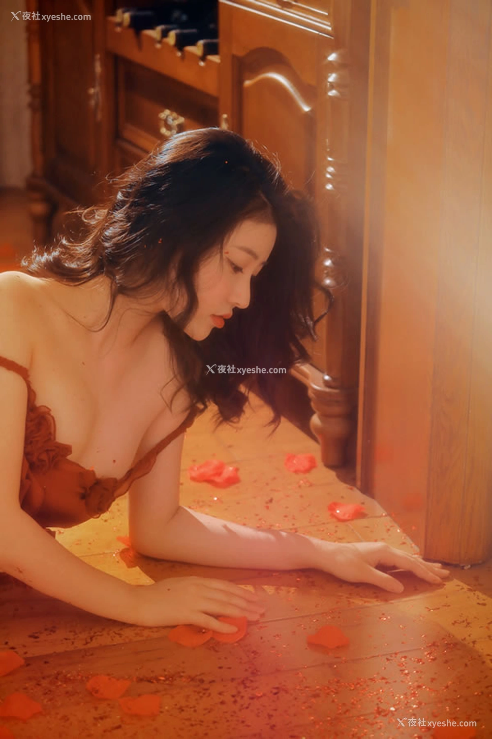 1P - 极品女神年年- 落日蔷薇