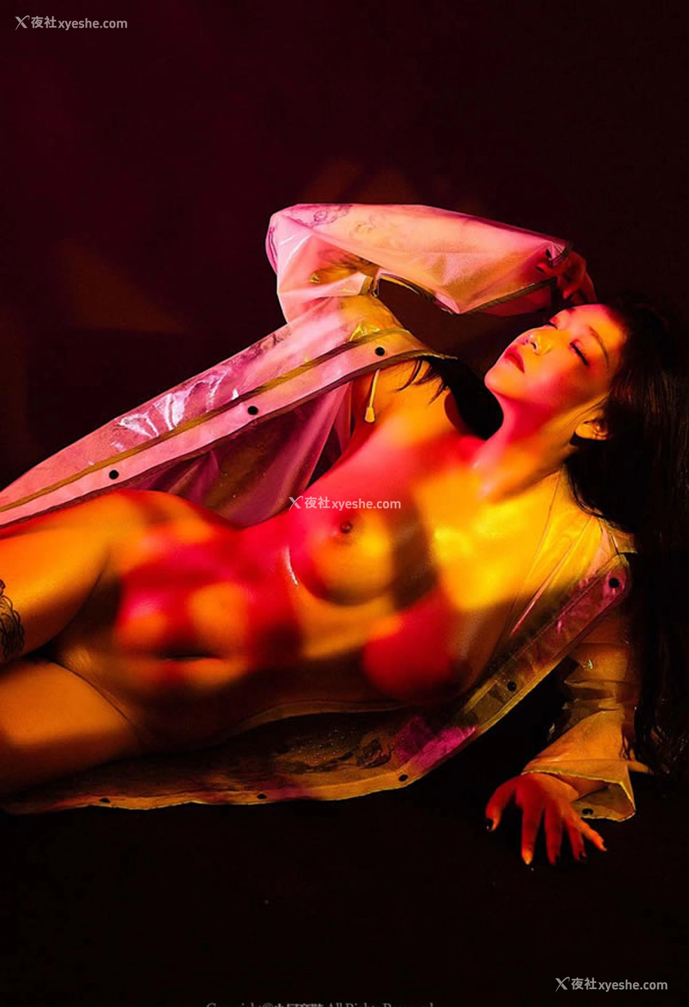 1P - 巨乳美女小何童学无圣光私拍图集