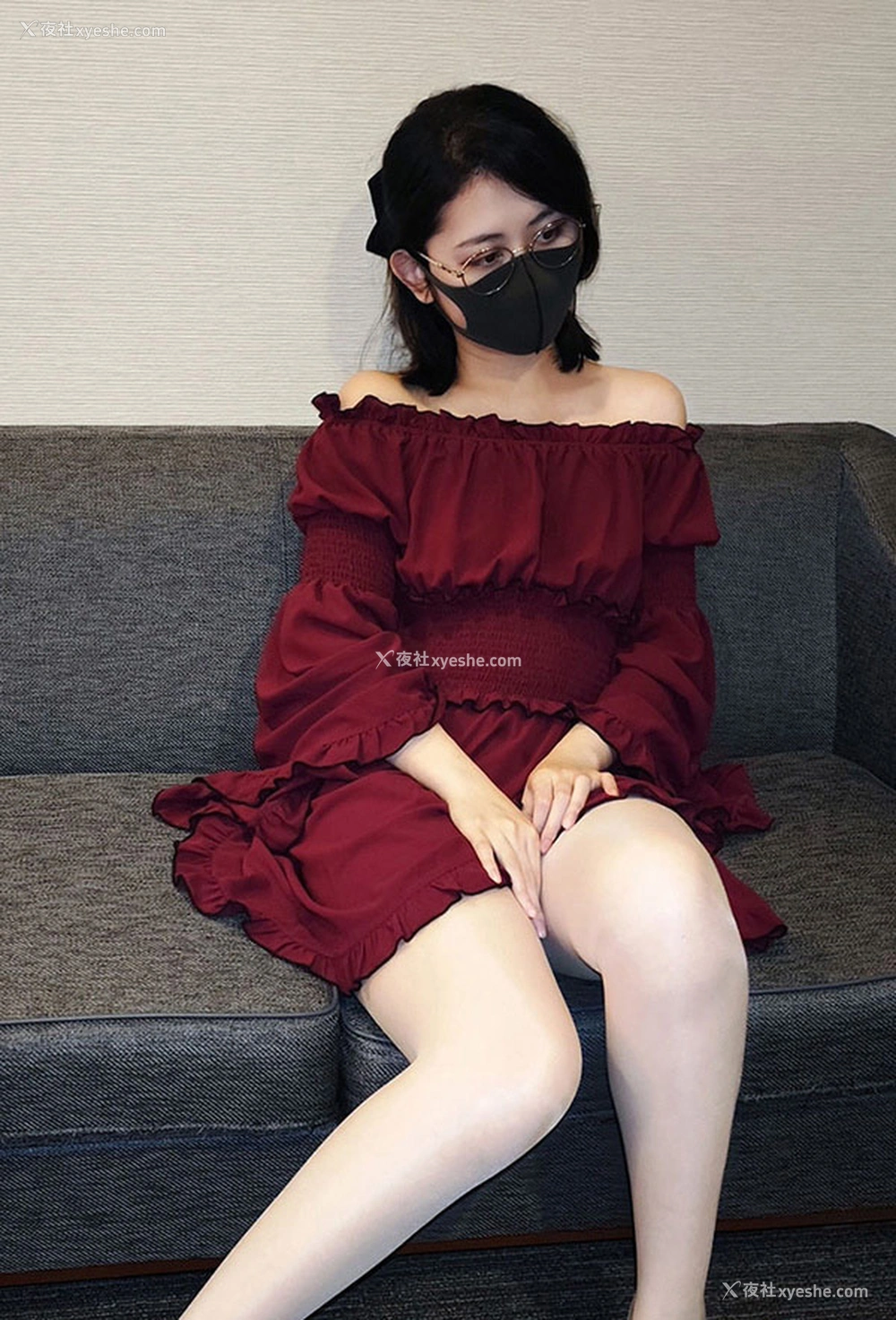 1P - 福利姬Naimi奶咪奶味小咪 暗红色连衣裙