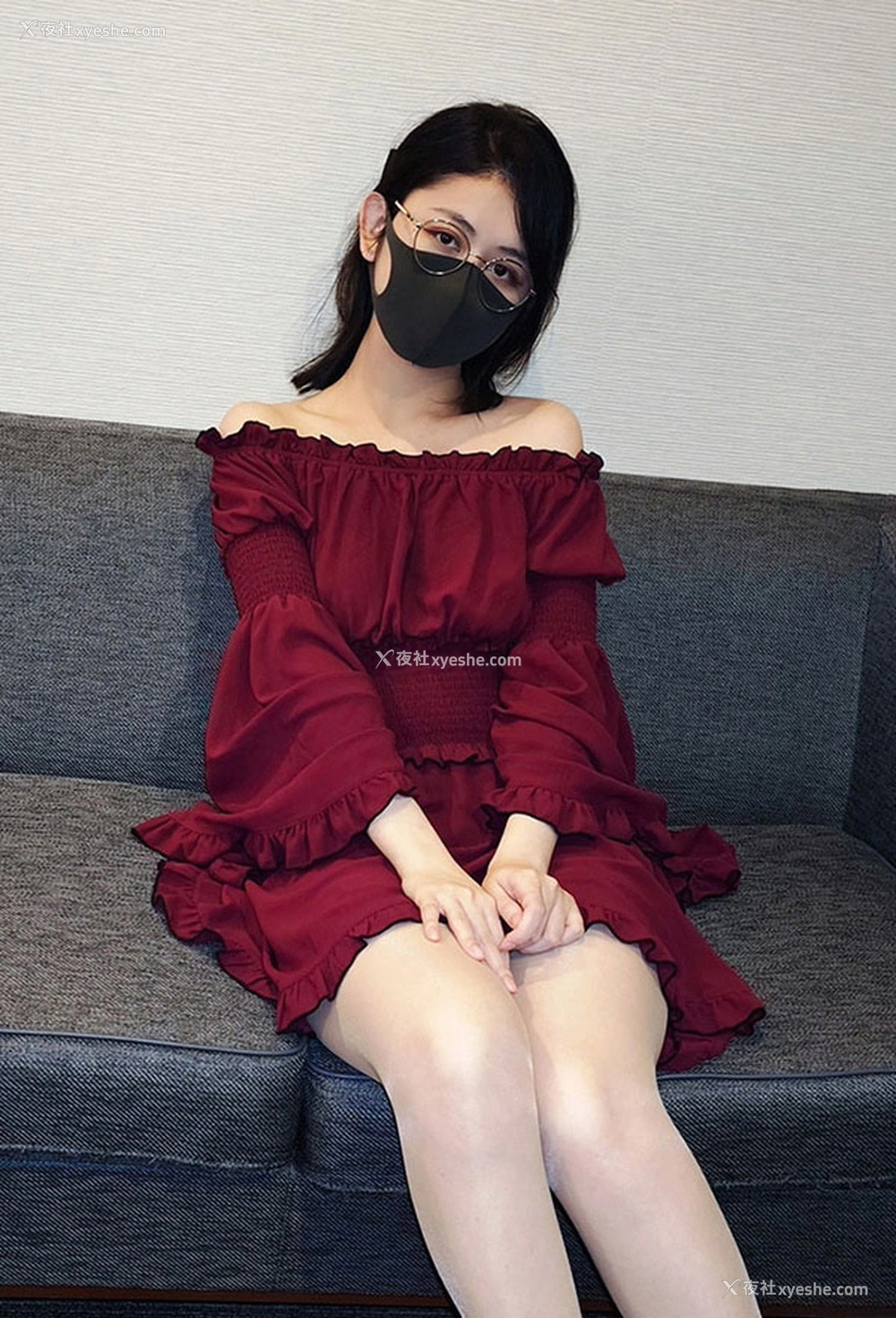 1P - 福利姬Naimi奶咪奶味小咪 暗红色连衣裙