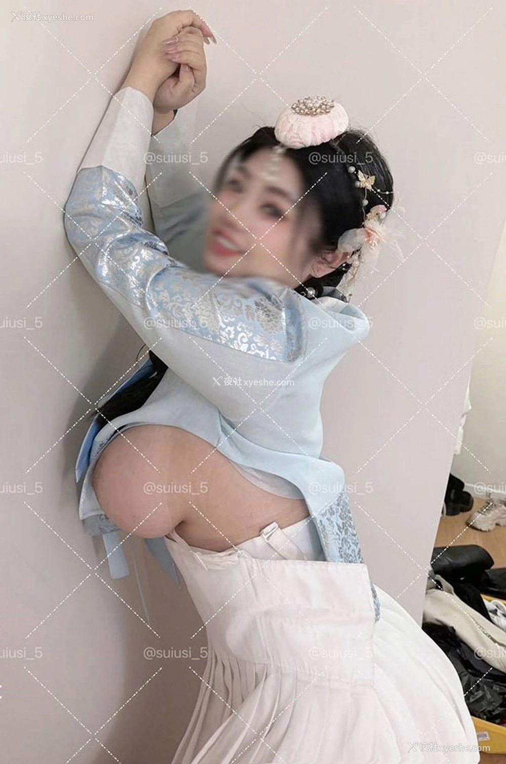 1P - 爆乳人妻老公不在家私拍尺度人体图集