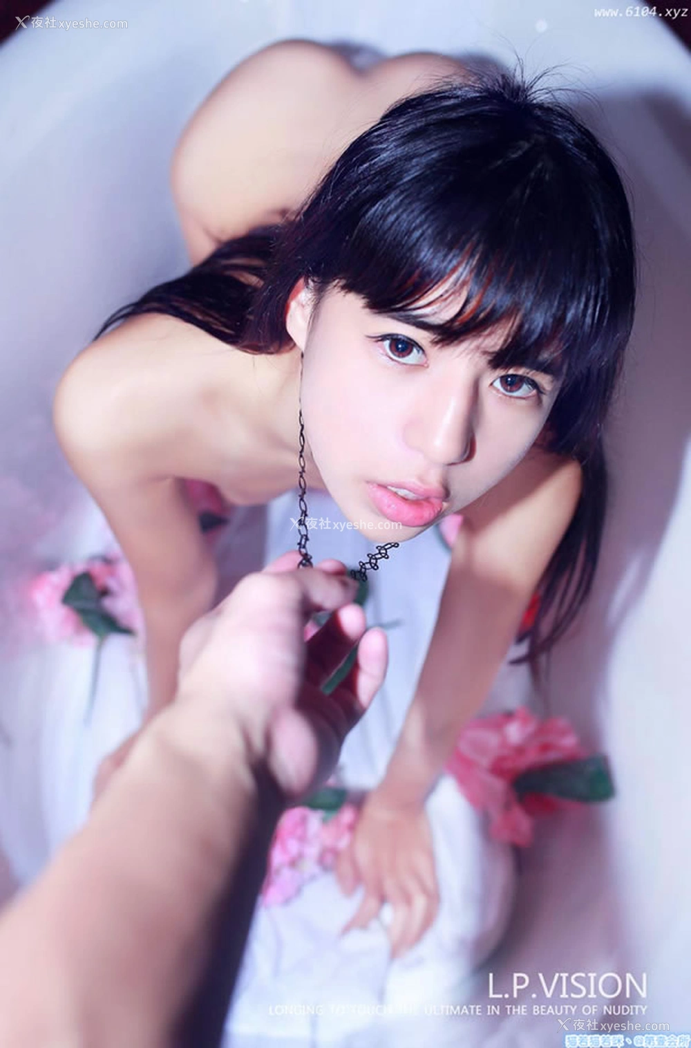 1P - 摄影师LPVISION出品艾栗栗 白衣美女无圣光套图