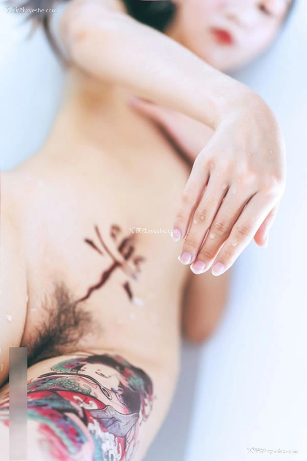 1P - 嫩妹子极时行乐无圣光人体SM湿身套图