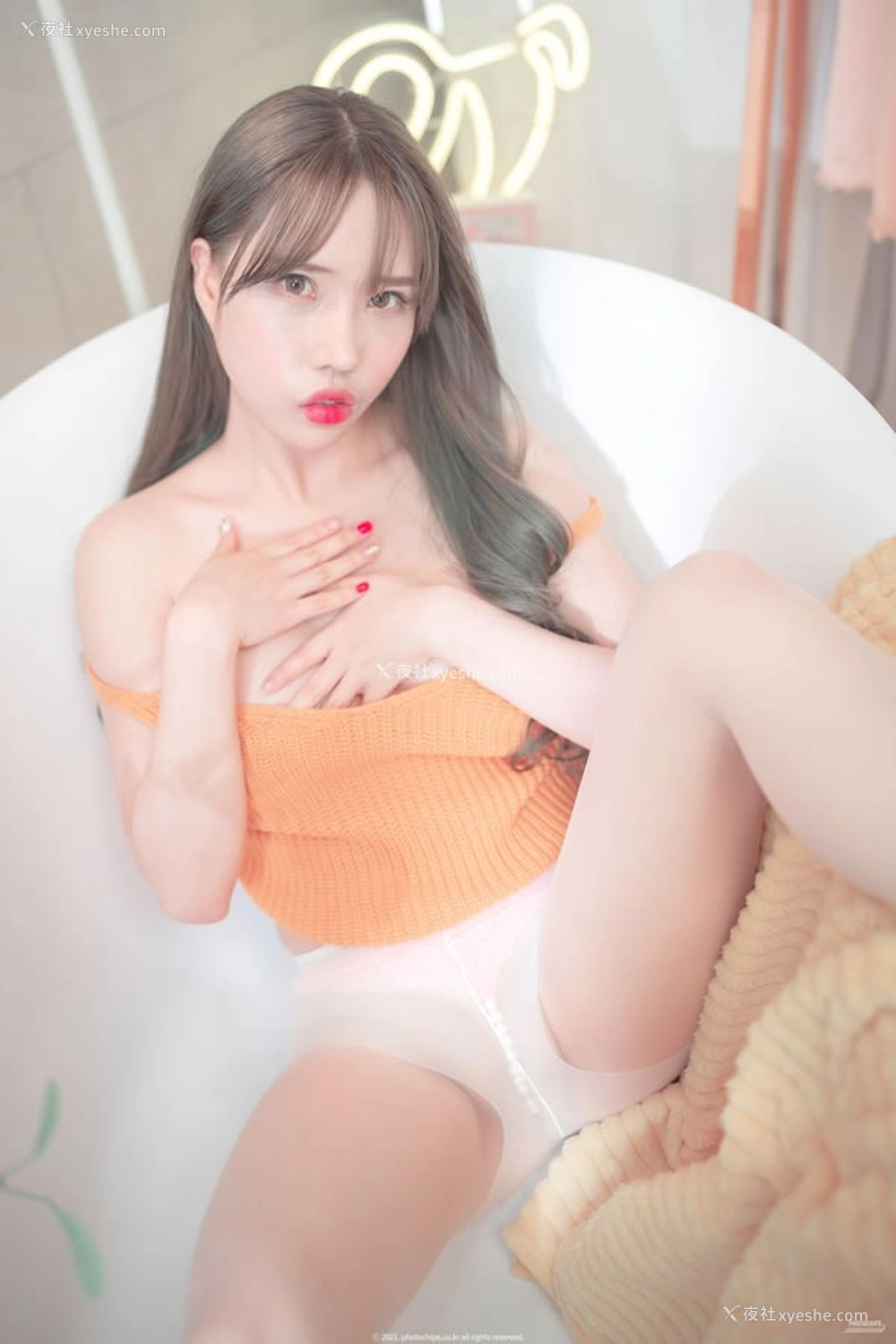 1P - 美女Eunha浴缸湿身绸带无圣光图集